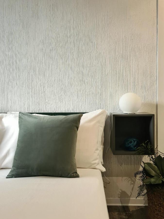 Serendipity Apartments - Montenapoleone Milan Bagian luar foto